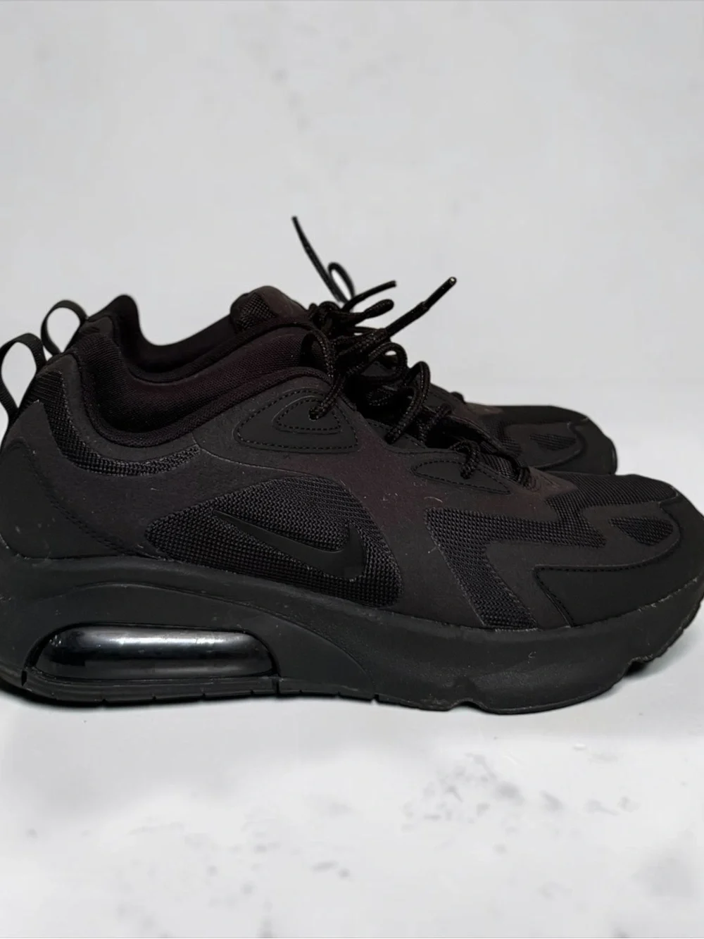 Nike Air Max 200 Triple Black Men's Size 9.5 (AQ2568-003) Running Shoes